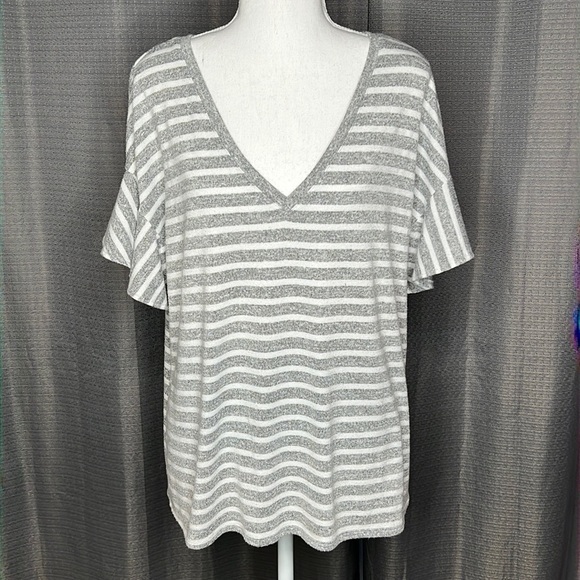 a new day Tops - A New Day Gray White Striped Flowy V Neck Tee